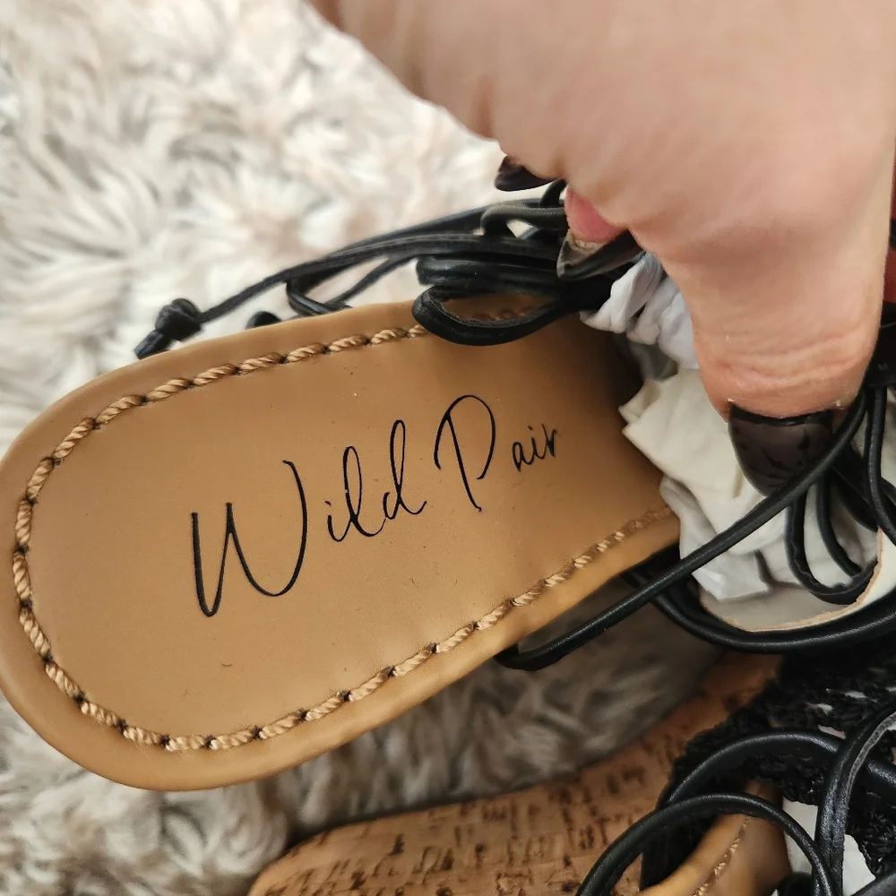 Wild Pair‎ Black Haylinn Tie-up Platform Wedges Women's Size 6 1/2